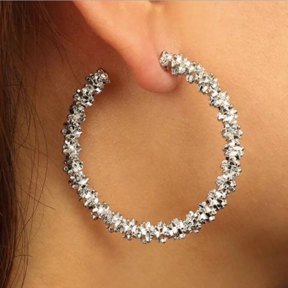 ⚜️[𝟯/$𝟮𝟴]⚜️Big Golden Hoop Fancy Earrings New - Picture 8 of 11